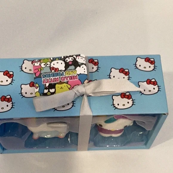 🍄 Hello Kitty Salt & Pepper Set - Picture 5 of 6
